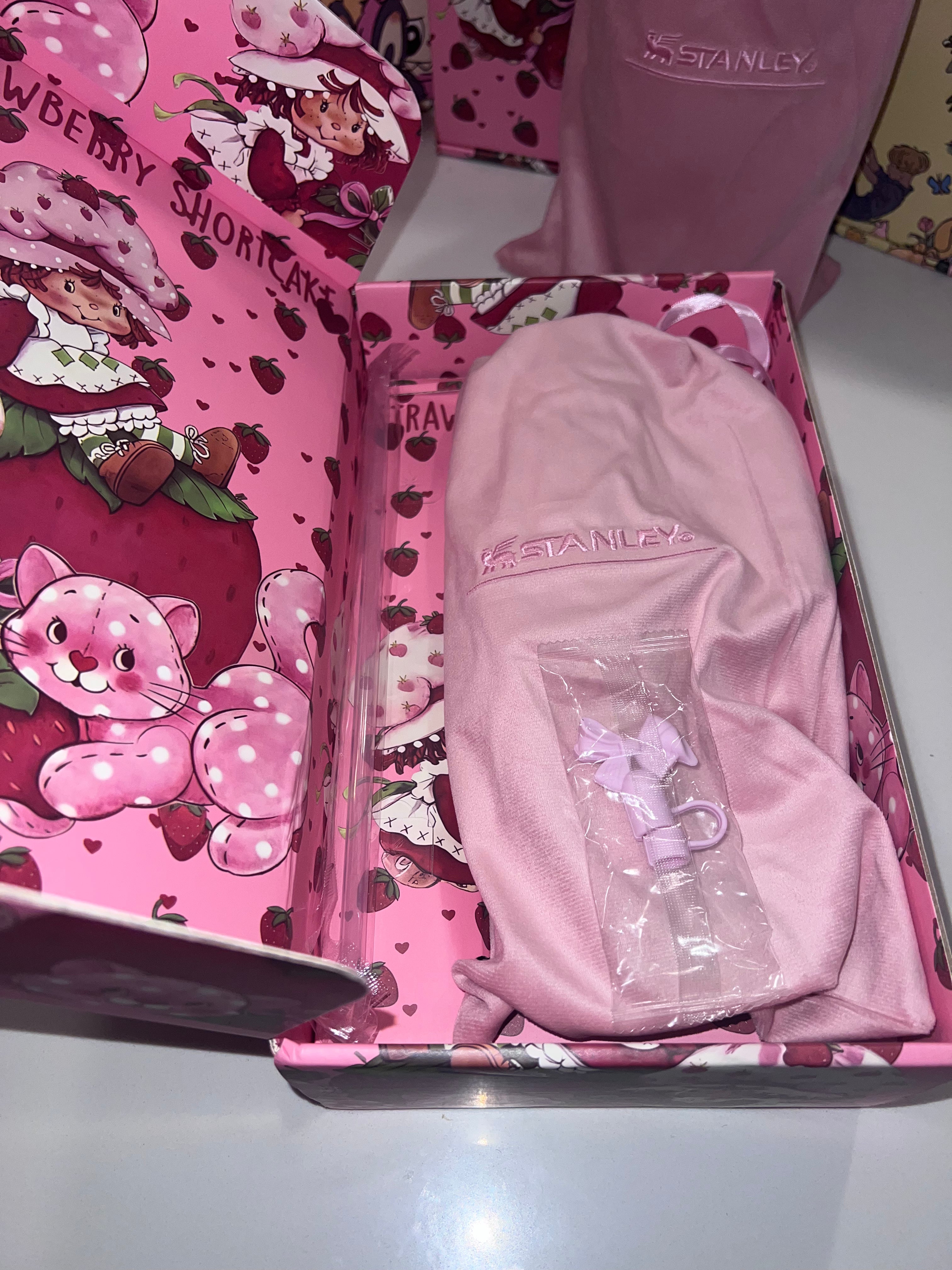* LIMITED EDITION* Stanley x Strawberry Shortcake 40 oz Quencher H2.0 FlowState Tumbler – 100% Authentic (New In Box)