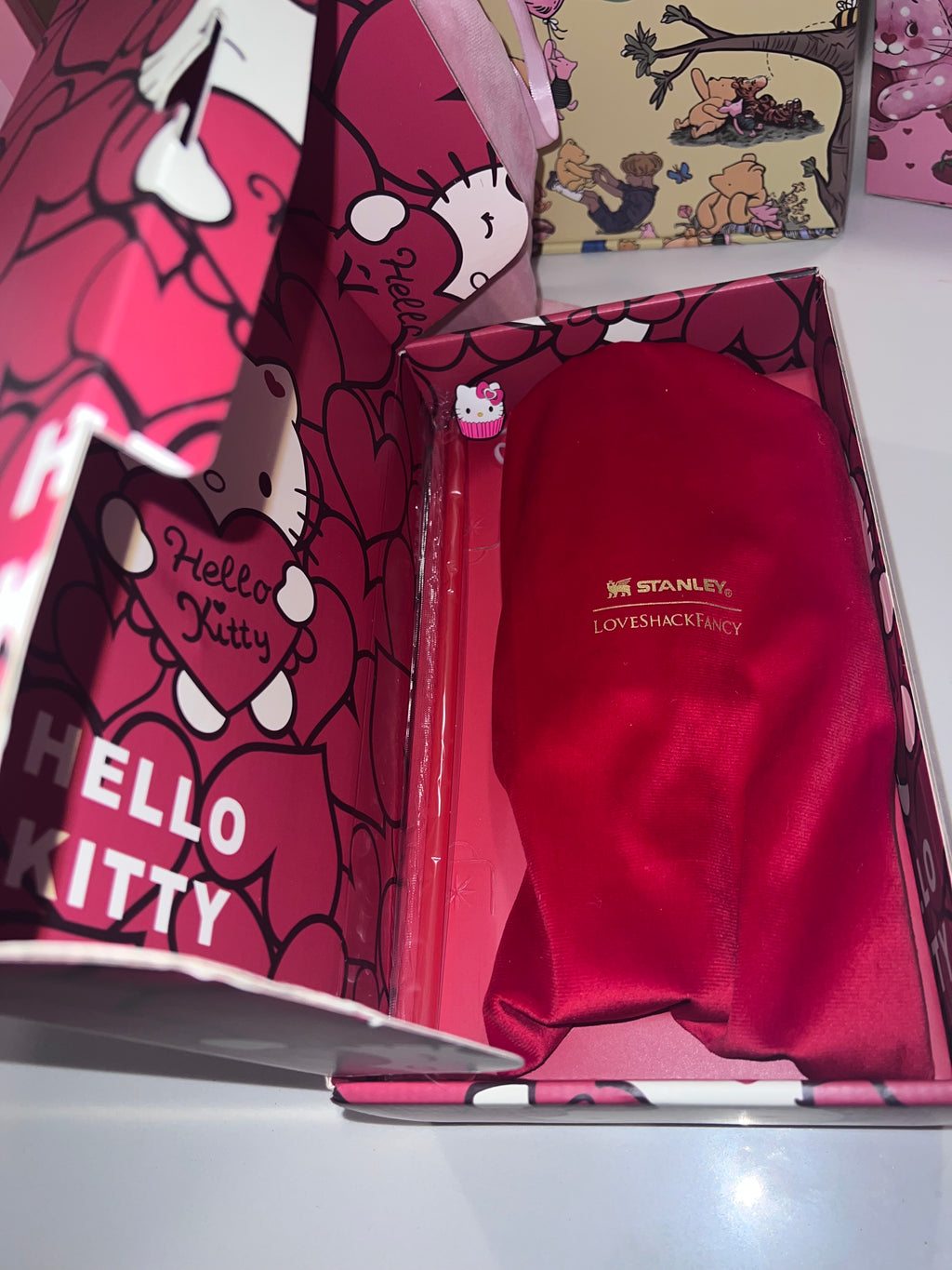 Stanley X Hello Kitty Sweet Hearts Glitter Tumbler [Limited Edition]