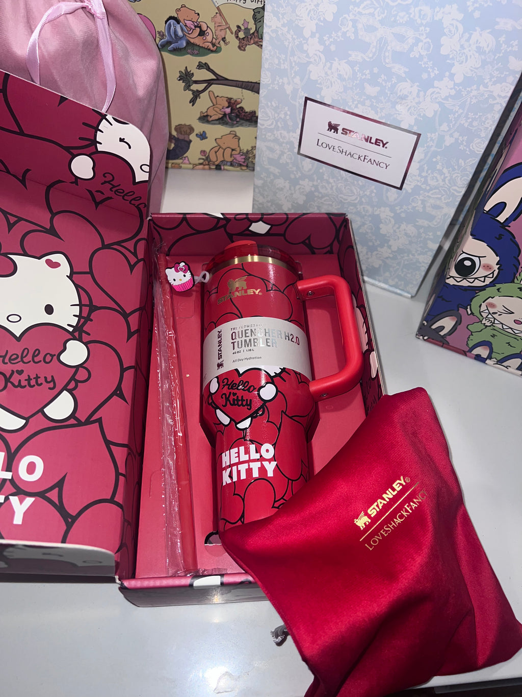 Stanley X Hello Kitty Sweet Hearts Glitter Tumbler [Limited Edition]