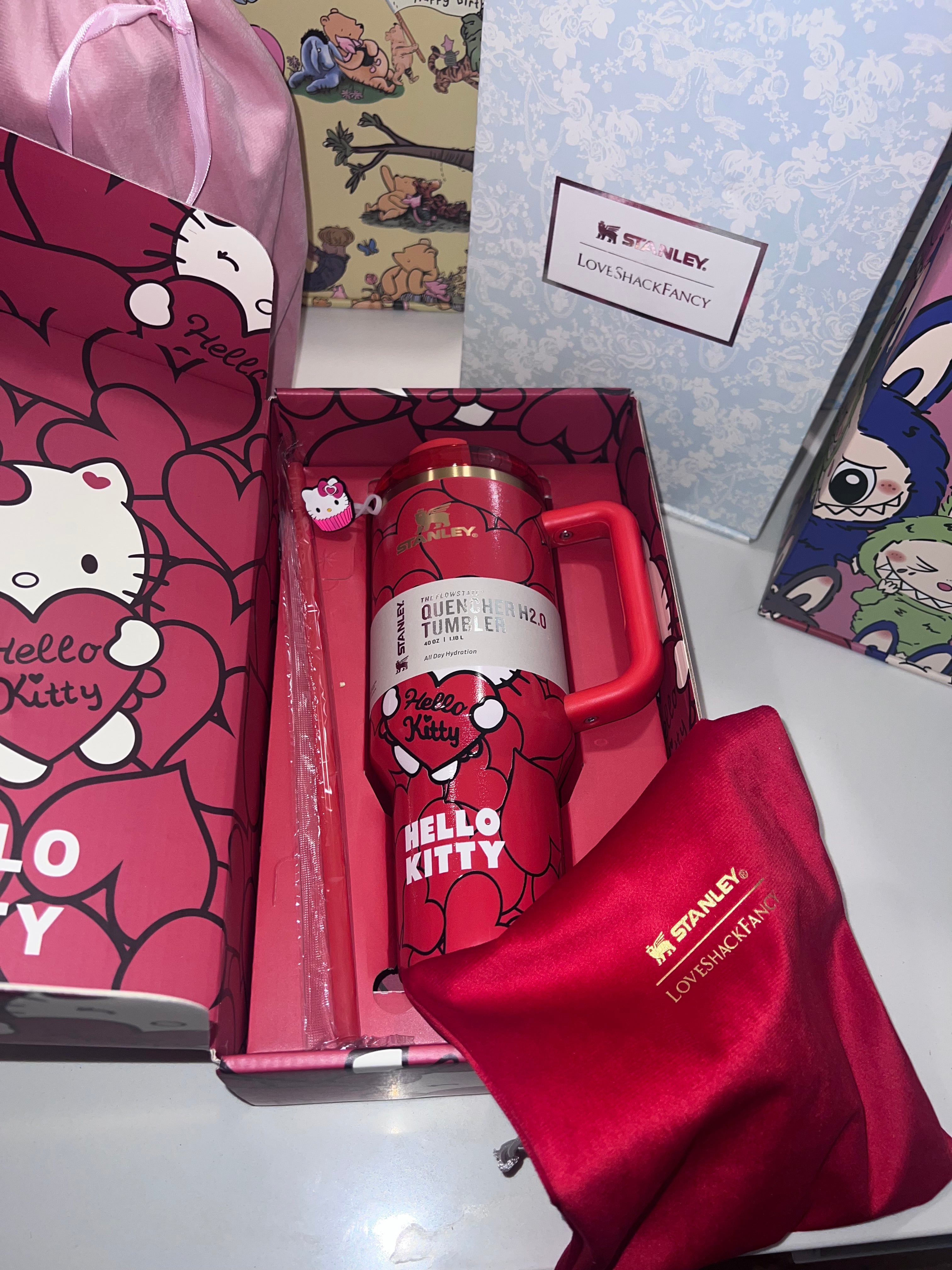 Stanley X Hello Kitty Sweet Hearts Glitter Tumbler [Limited Edition]